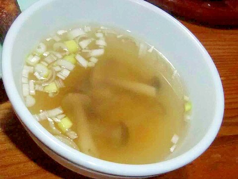 シメジと白ネギの野菜スープ